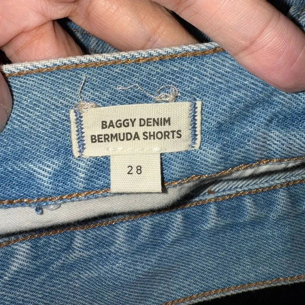 Madewell Baggy Denim Bermuda Shorts in Cedarcroft Wash Cuffed Hem Size 28 EUC